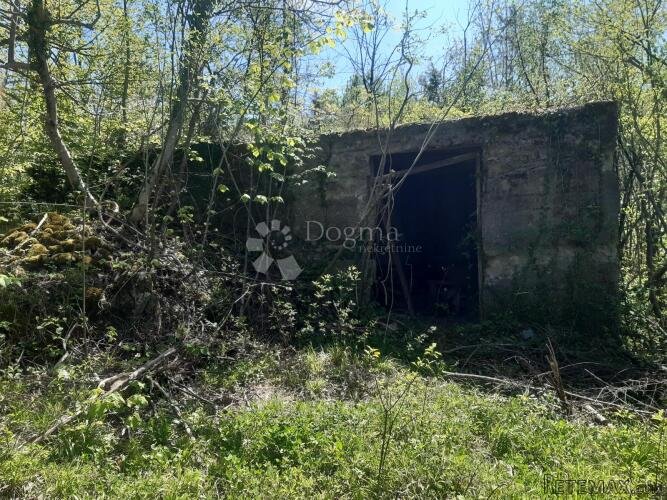 Zemljište sa ruševnom kućom - 2