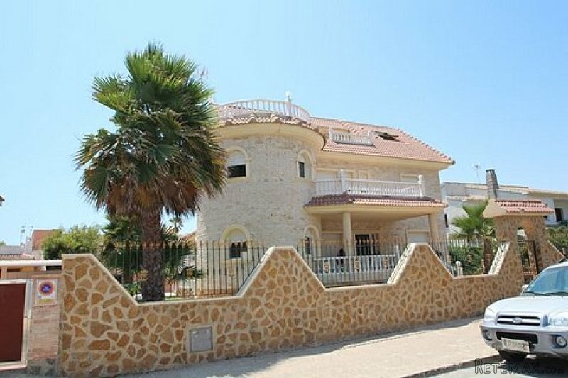 7 BED DETACHED VILLA - LA ZENIA BEACH