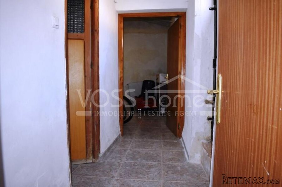 A 4 bedroom, 1 bathroom village house of 160m2 with garage.. - 13