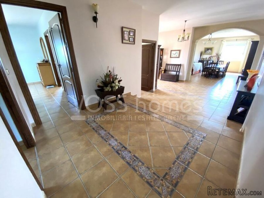 A beautifully large and spacious, light and airey quality.. - 13