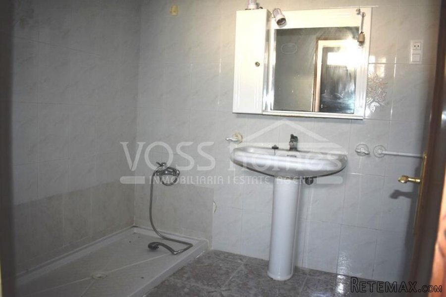 A 4 bedroom, 1 bathroom village house of 160m2 with garage.. - 14