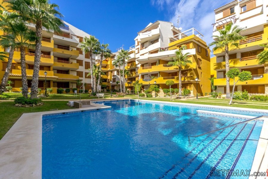 Apartamento en primera planta con orientación sur en La..