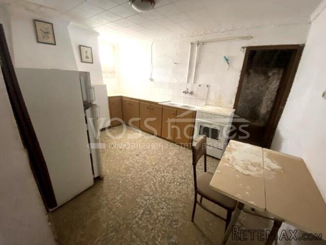 A spacious 3 bed, 1 bath Town House of 160m2 within the.. - 15
