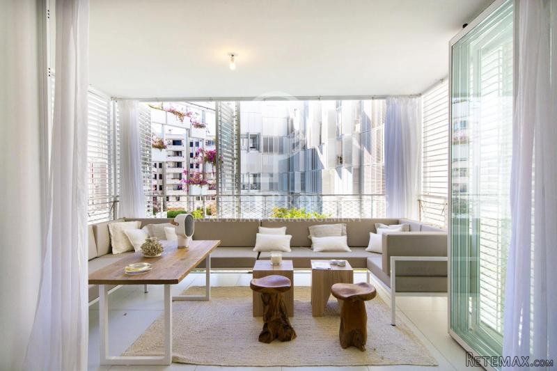 Lovely apartment on the 2nd line of the..