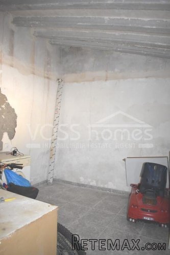 A 4 bedroom, 1 bathroom village house of 160m2 with garage.. - 16
