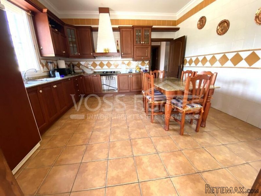 A beautifully large and spacious, light and airey quality.. - 16