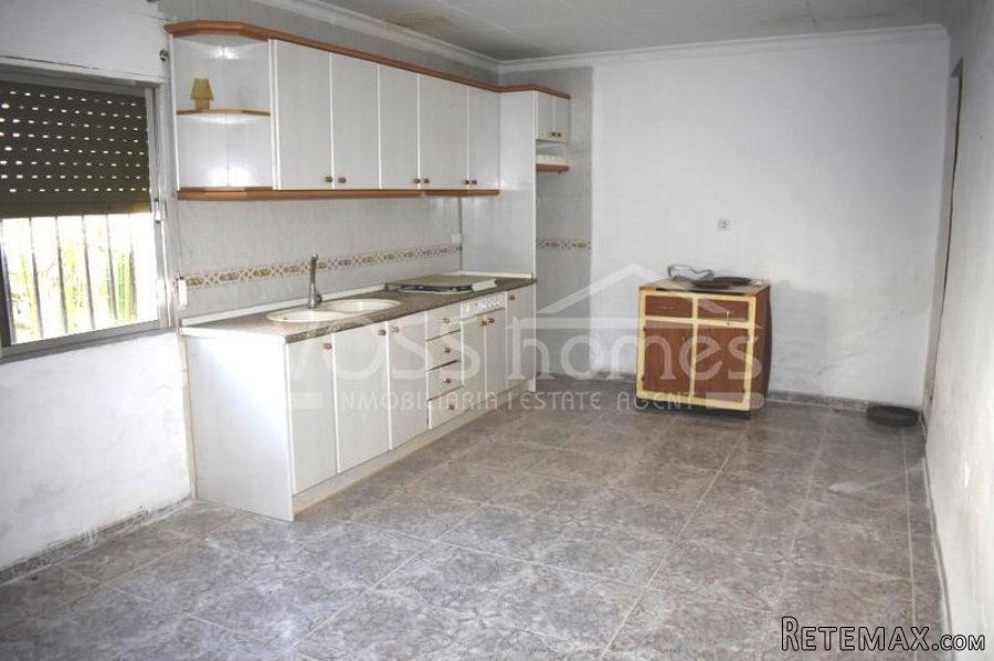 A 4 bedroom, 1 bathroom village house of 160m2 with garage.. - 17