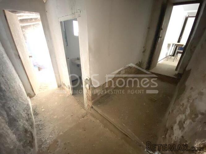A spacious 3 bed, 1 bath Town House of 160m2 within the.. - 18