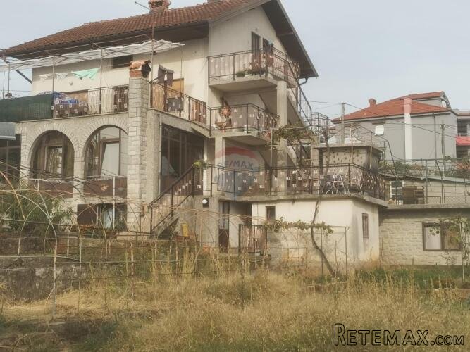 Rijeka, Grbci, Kuća 396 m2 s tri etaže i dva pomoćna objekta - 8