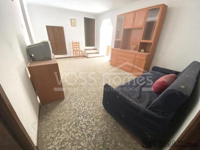 A spacious 3 bed, 1 bath Town House of 160m2 within the.. - 20