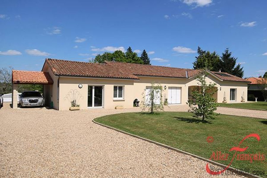Massignac (Charente) - Very impressive, edge of village.. - 2