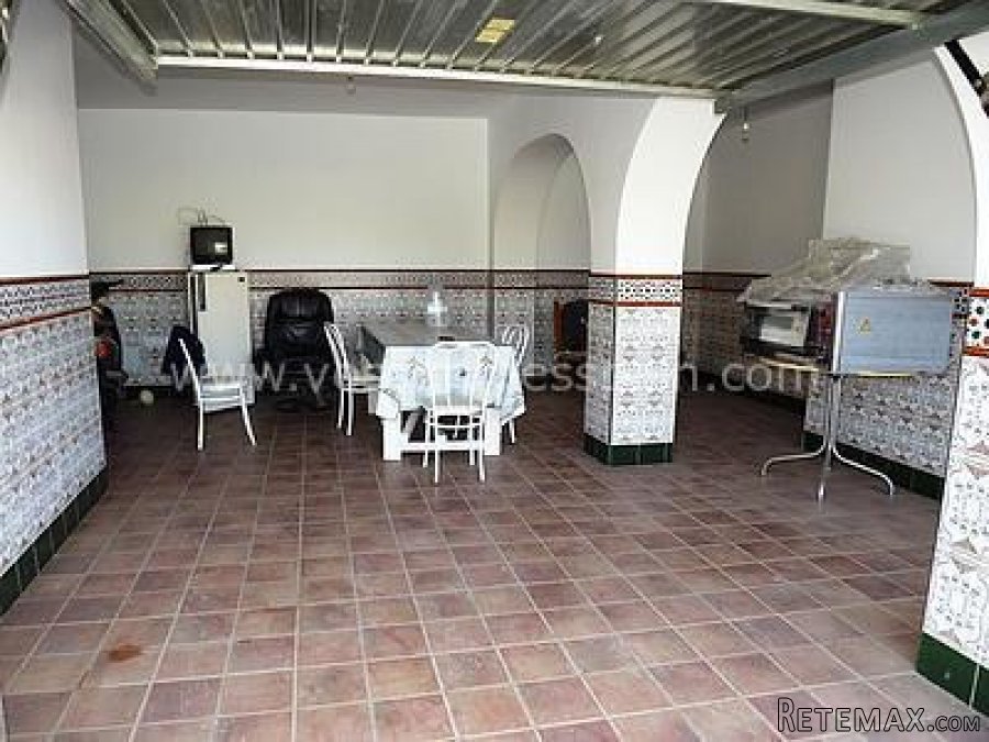 A Large 120m2 plus,country house currently with 4 bedrooms.. - 4