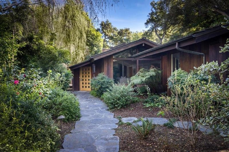 3 bedroom House For Sale: 1960 Sycamore..