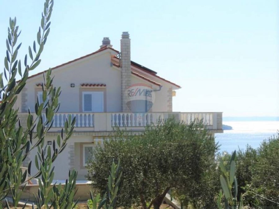 RAB- samosojeća kuća , prvi red do mora - 5