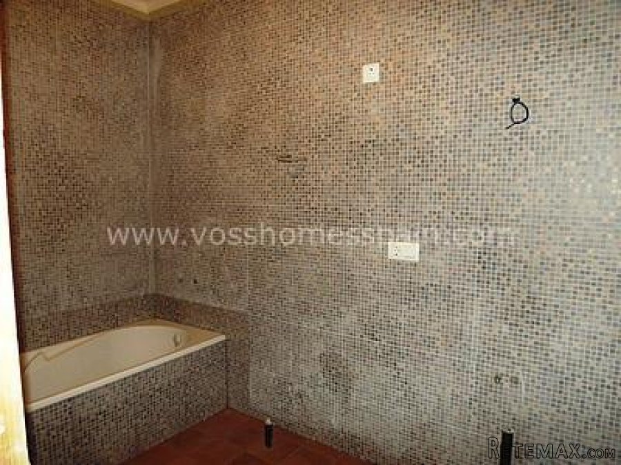 A Large 120m2 plus,country house currently with 4 bedrooms.. - 6
