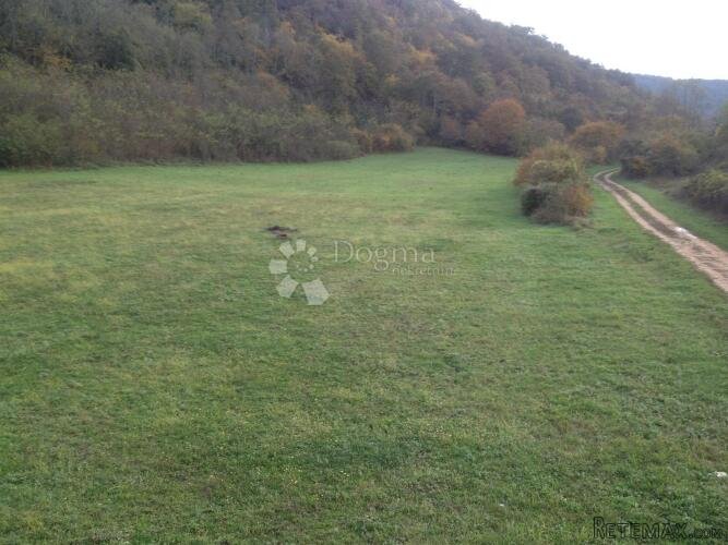 Predivno zemljište od 13.270m2 u blizini potoka