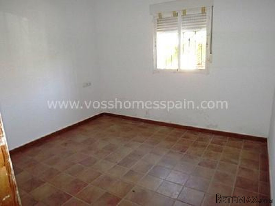 A Large 120m2 plus,country house currently with 4 bedrooms.. - 8