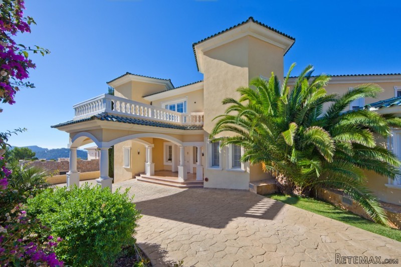 Classic Villa With Sea View In Port..