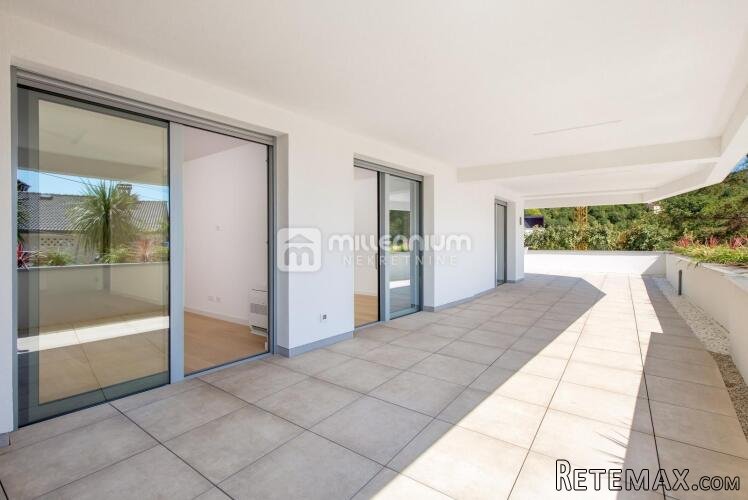 Opatija, vrhunska novogradnja, 75.92m2, vrt, parking
