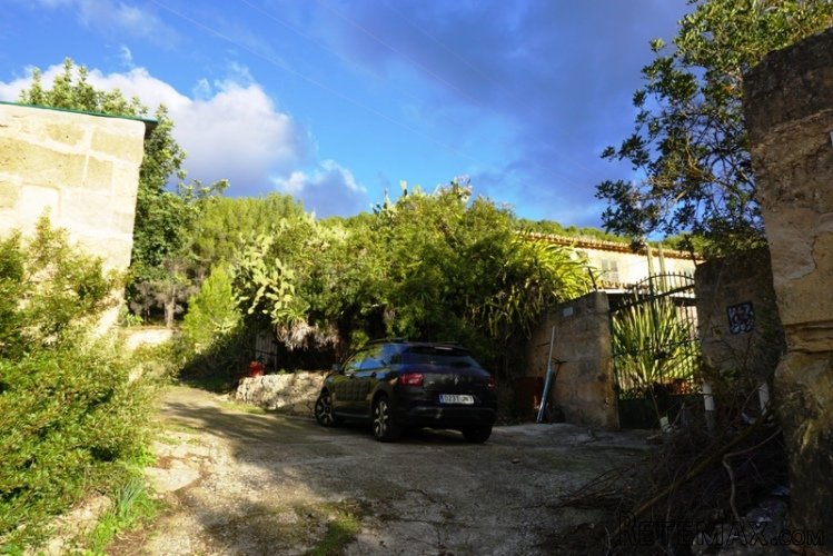 A rare gem of a large plot available for sale in an idyllic.. - 2