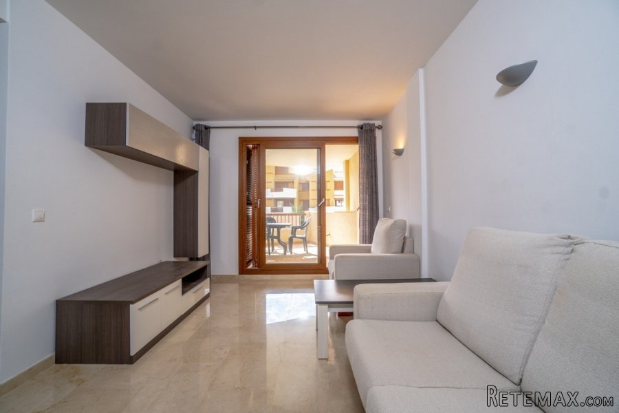 Modern 3rd floor flat with views of the communal garden.. - 2