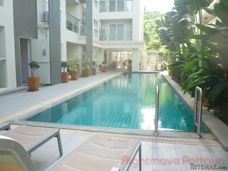 2 Bedroom Condo for sale in Pratumnak -..