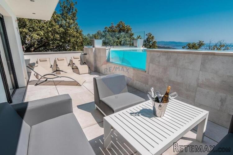 OPATIJA, Kuća sa krovnim bazenom - 3