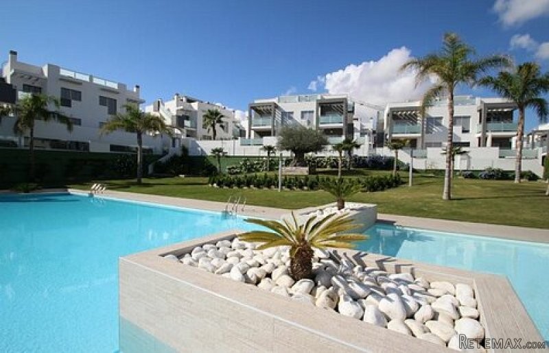 2 Bed Penthouse Apartments with Large..