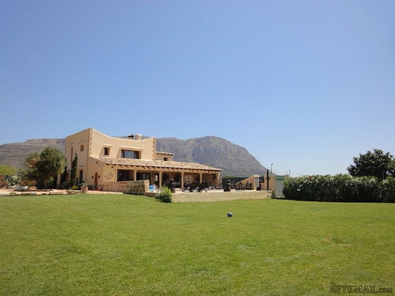 Magnificent 4 bedroom finca near Javea..