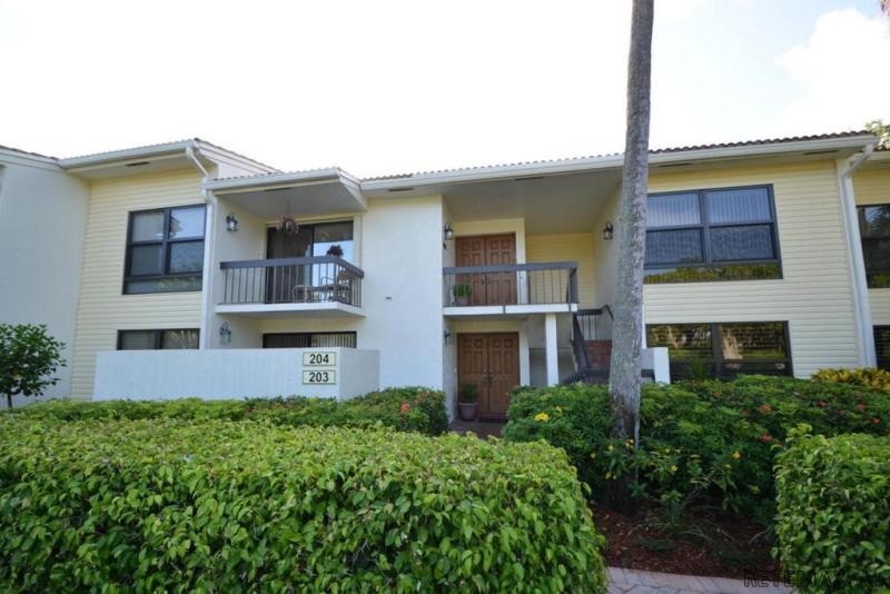 6890 Willow Wood Dr #204, Boca Raton..