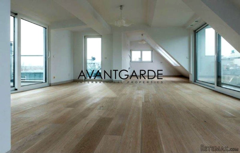 Luxury Top Floor Apartment