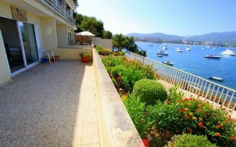 Firstline Apartment with fantastic sea..