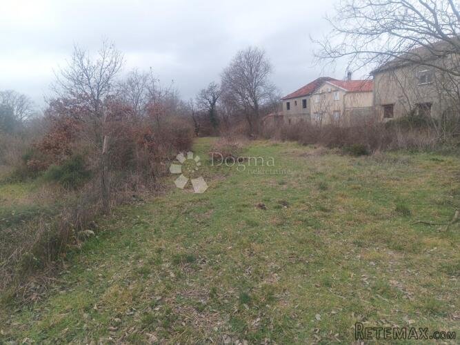 Zemunik - 2432m2,više parcela
