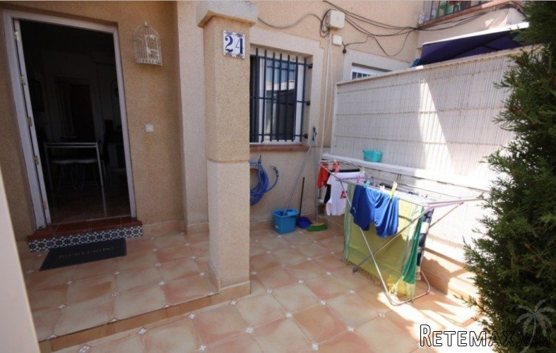 This apartment with 2 bedrooms on ground floor level has an.. - 2