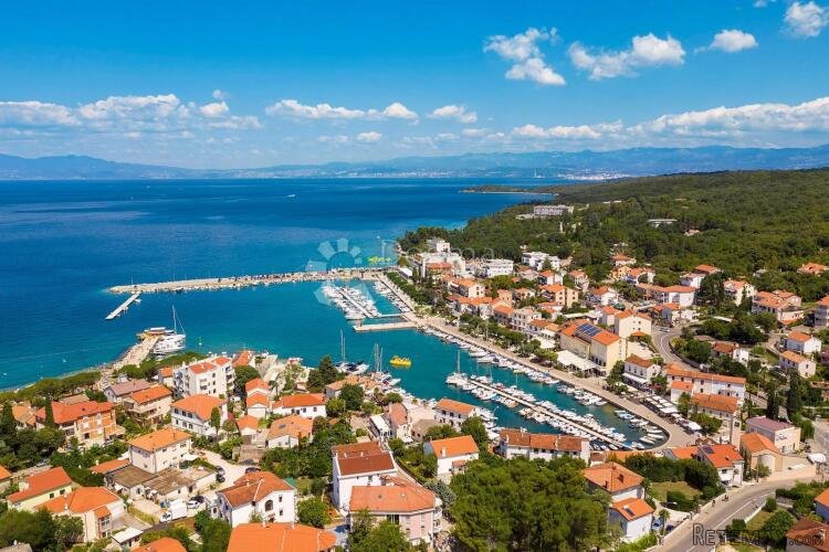 Malinska, luksuzna kuća 240 m2 sa bazenom, prodaja