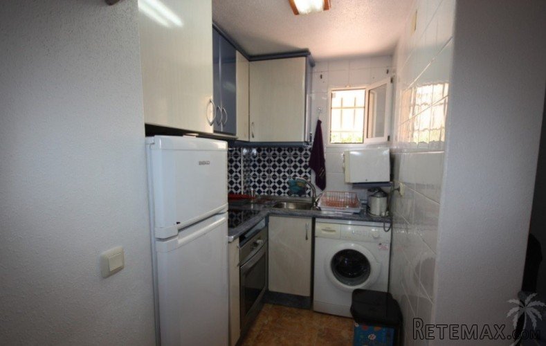 This apartment with 2 bedrooms on ground floor level has an.. - 5