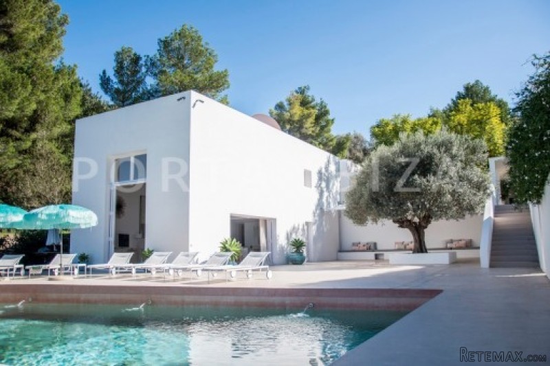 Fabulous new-age Villa at San Juan with..