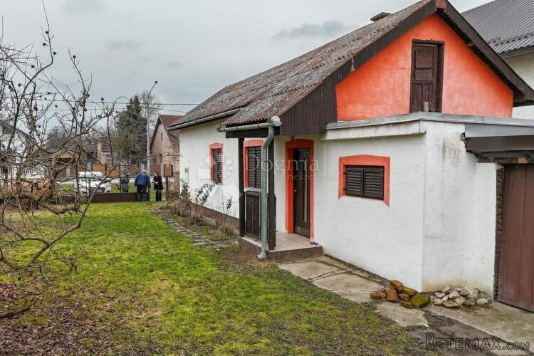 Odlična prilika – kuća s velikim zemljištem, Ivanovci