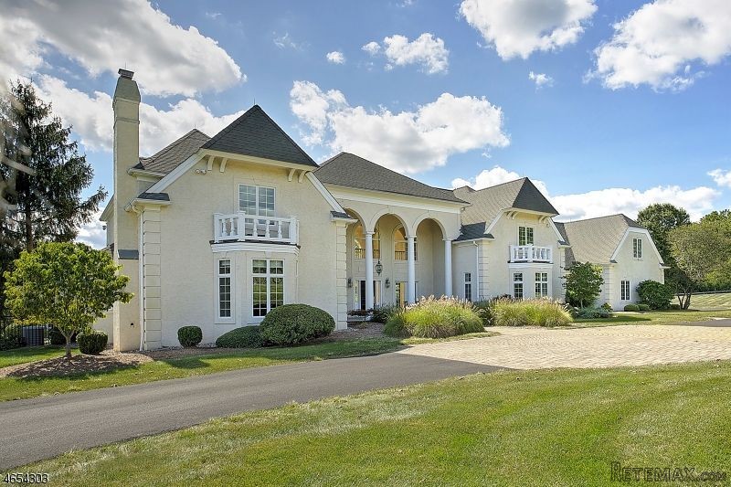 5 bedroom Detached House For Sale: 6.. - 2
