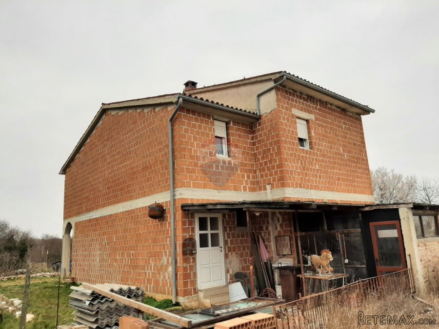 Istra, okolica Svetvinčenta, kuća roh bau