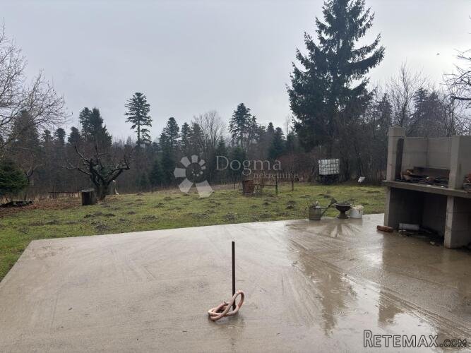 Kuća s 3.459 m² okućnice