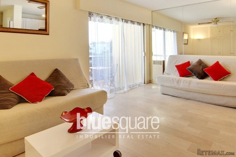 Top floor apartment in Antibes centre