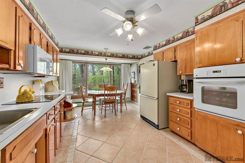 4 bedroom House For Sale: 39 Spruce.. - 2