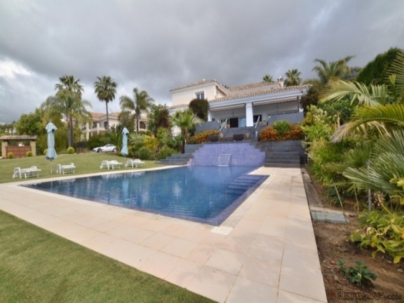 5 Bedroom Villa For Sale In Sierra..