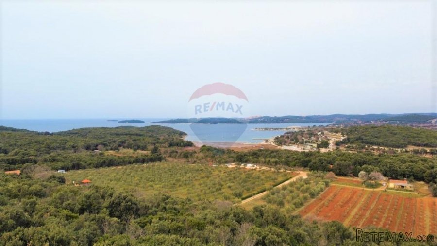 Rovinj,parcela sa otvorenim pogledom na more 4400m2