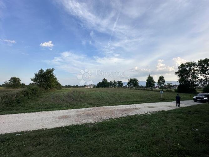 Građevinsko zemljište 7624 m2 SAVRŠENA LOKACIJA - 2