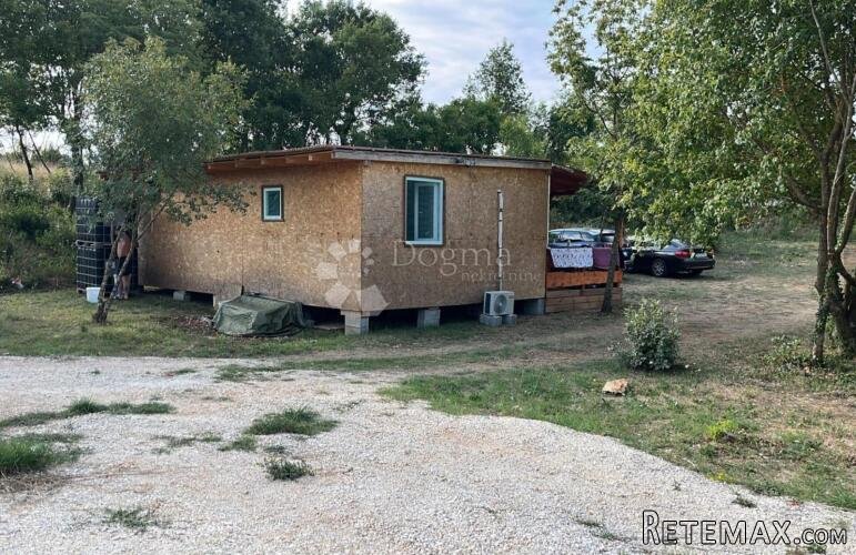 Poljoprivredno zemljište s pomoćnim objektom – Peruški - 2