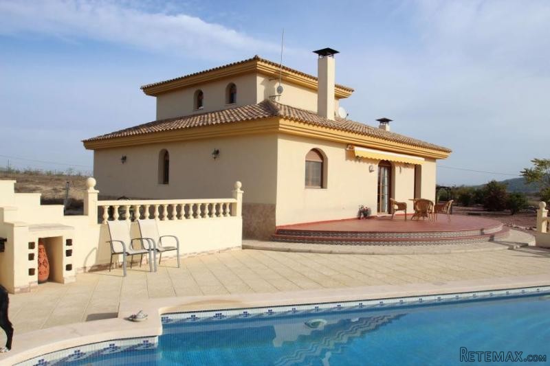 Beautiful Villa in pinoso open to..