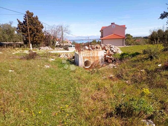Zemljište s projektom i pravomoćnom građevinskom dozvolom