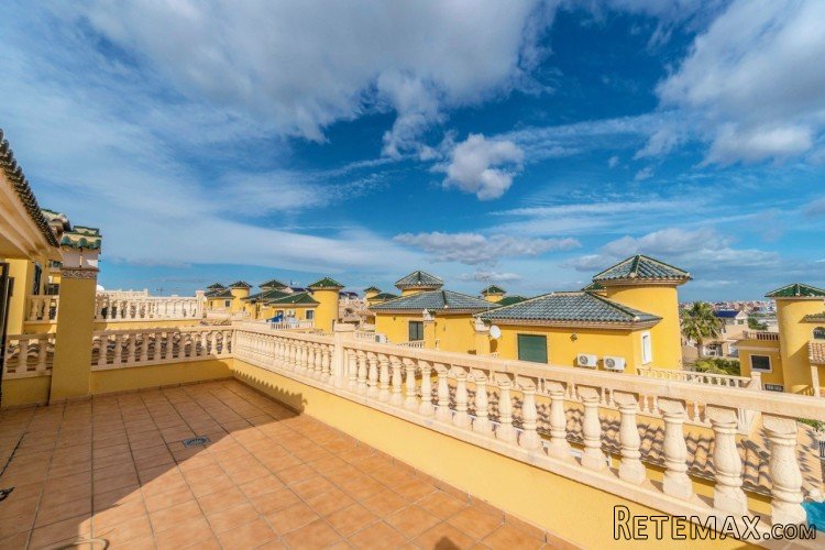 With beautiful sea views and at a good price this villa can.. - 8